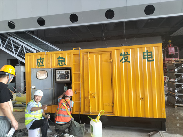 利辛怎样判断空气滤清器是否需要更换？
